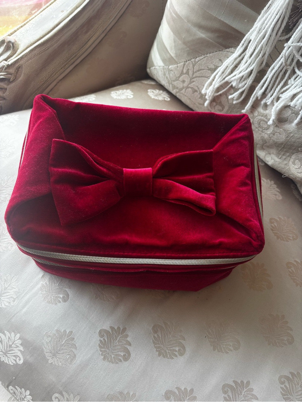 Estée Lauder Red Velvet Bow Cosmetic case